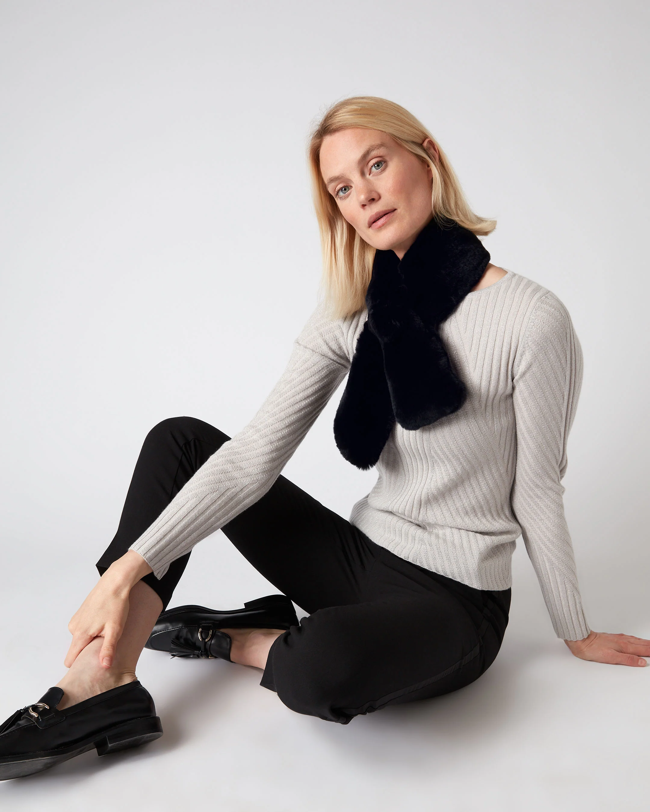 Women's Fur Neck Warmer Navy Blue - Image 2