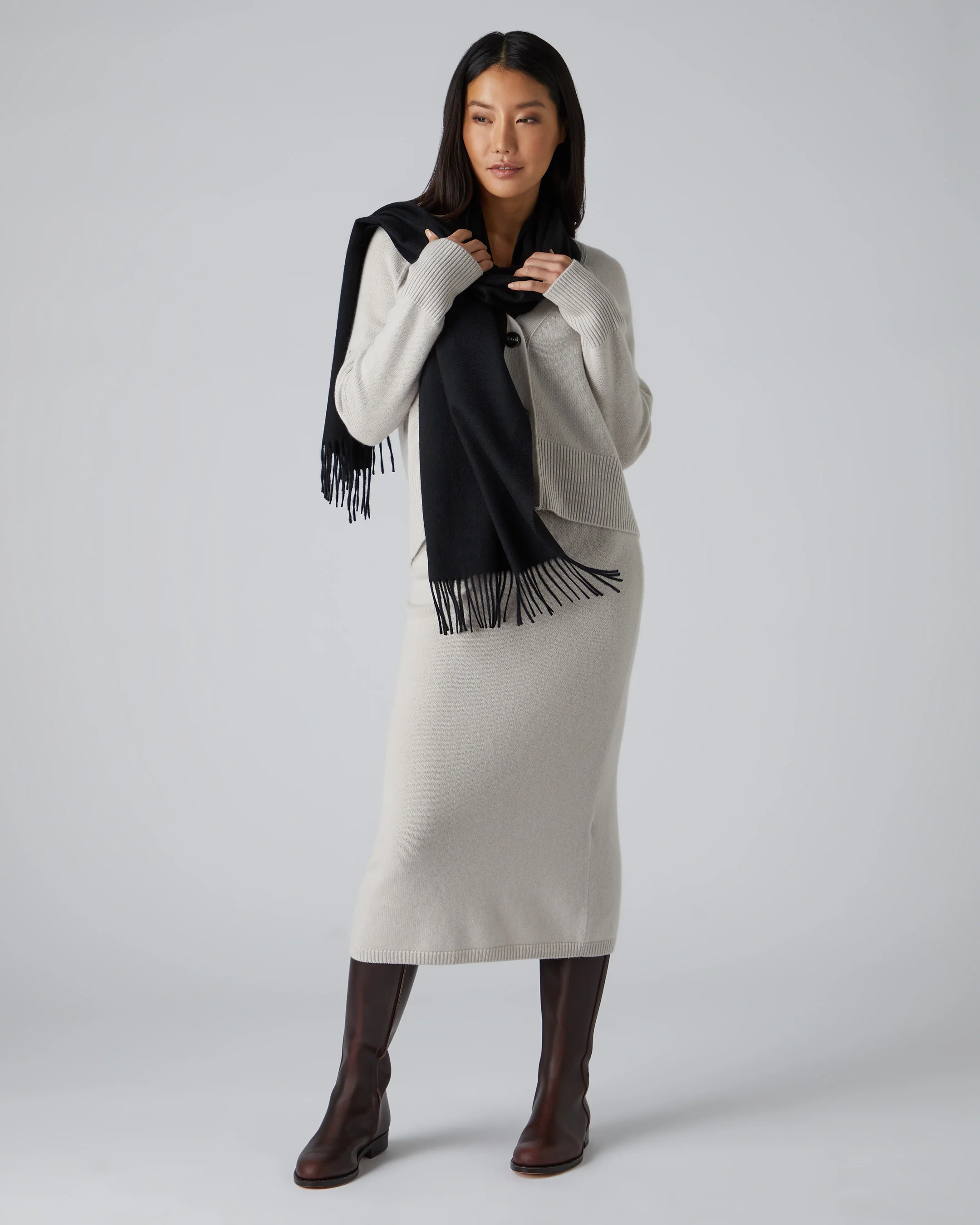Unisex Large Woven Cashmere Scarf Black - Image 4