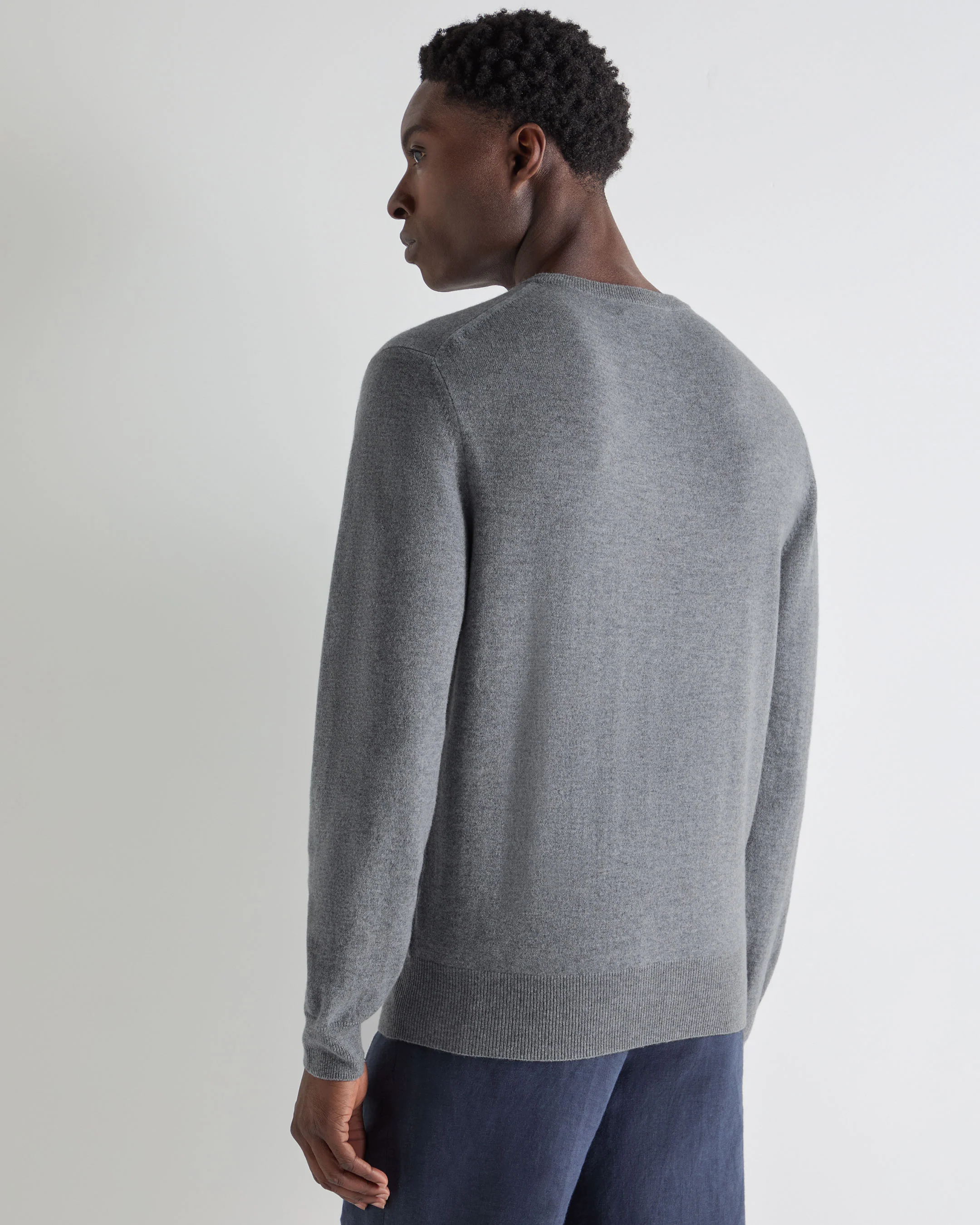 Men's Oxford Round Neck Cashmere Jumper Ash Grey - Image 4