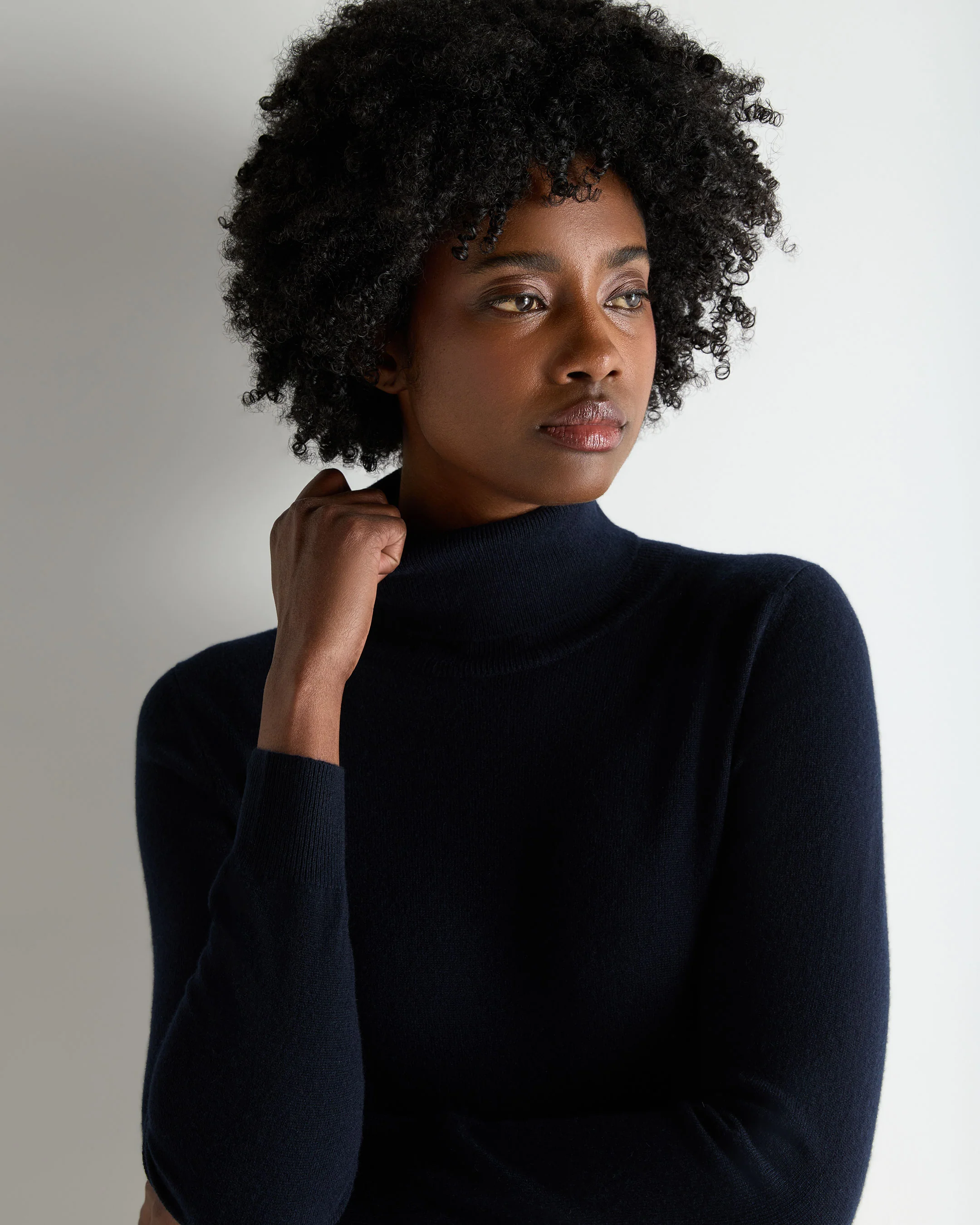Women's Luna Roll Neck Cashmere Jumper Navy Blue - Image 5