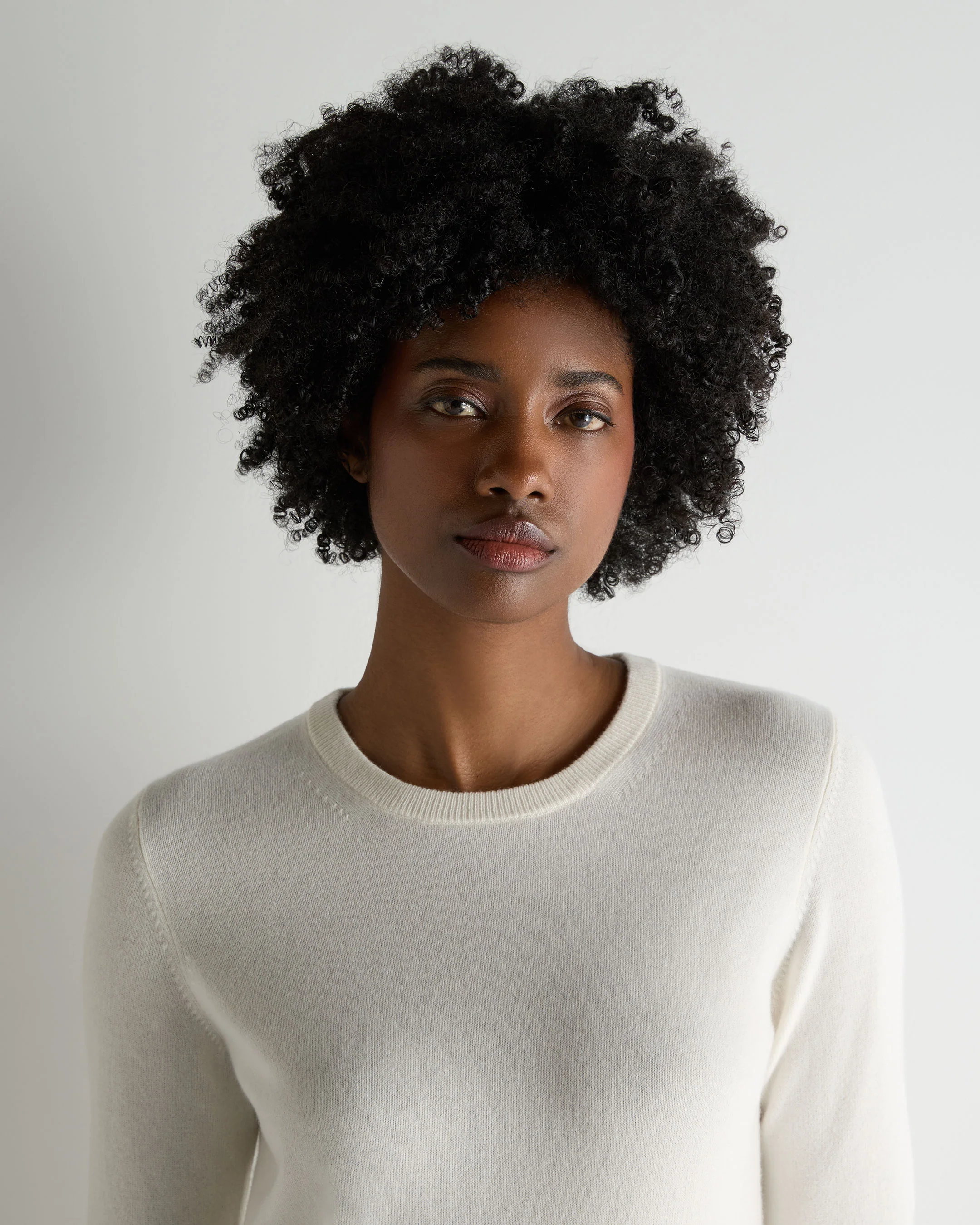 Women's Evie Classic Round Neck Cashmere Jumper New Ivory White - Image 5