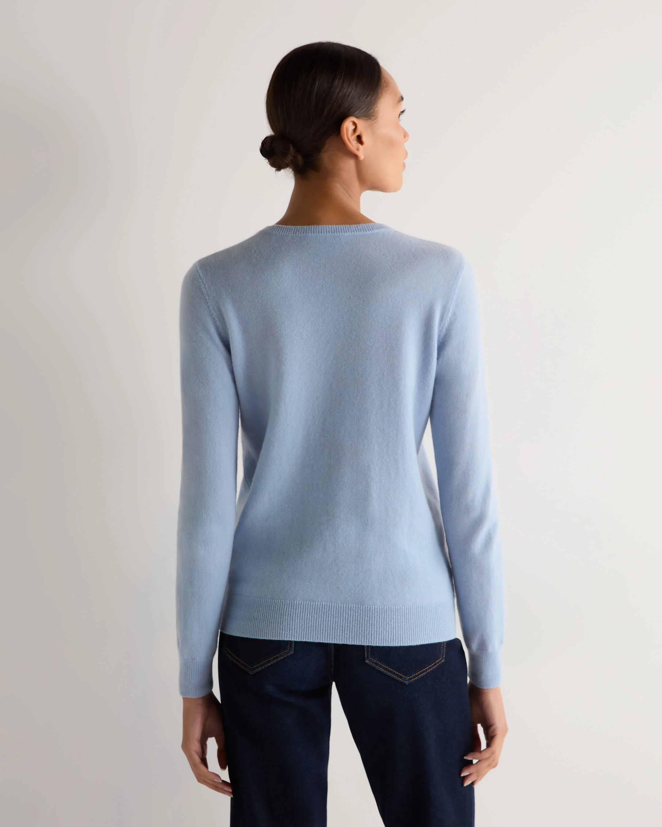 Women's Evie Classic Round Neck Cashmere Jumper Sea Mist Blue - Image 4