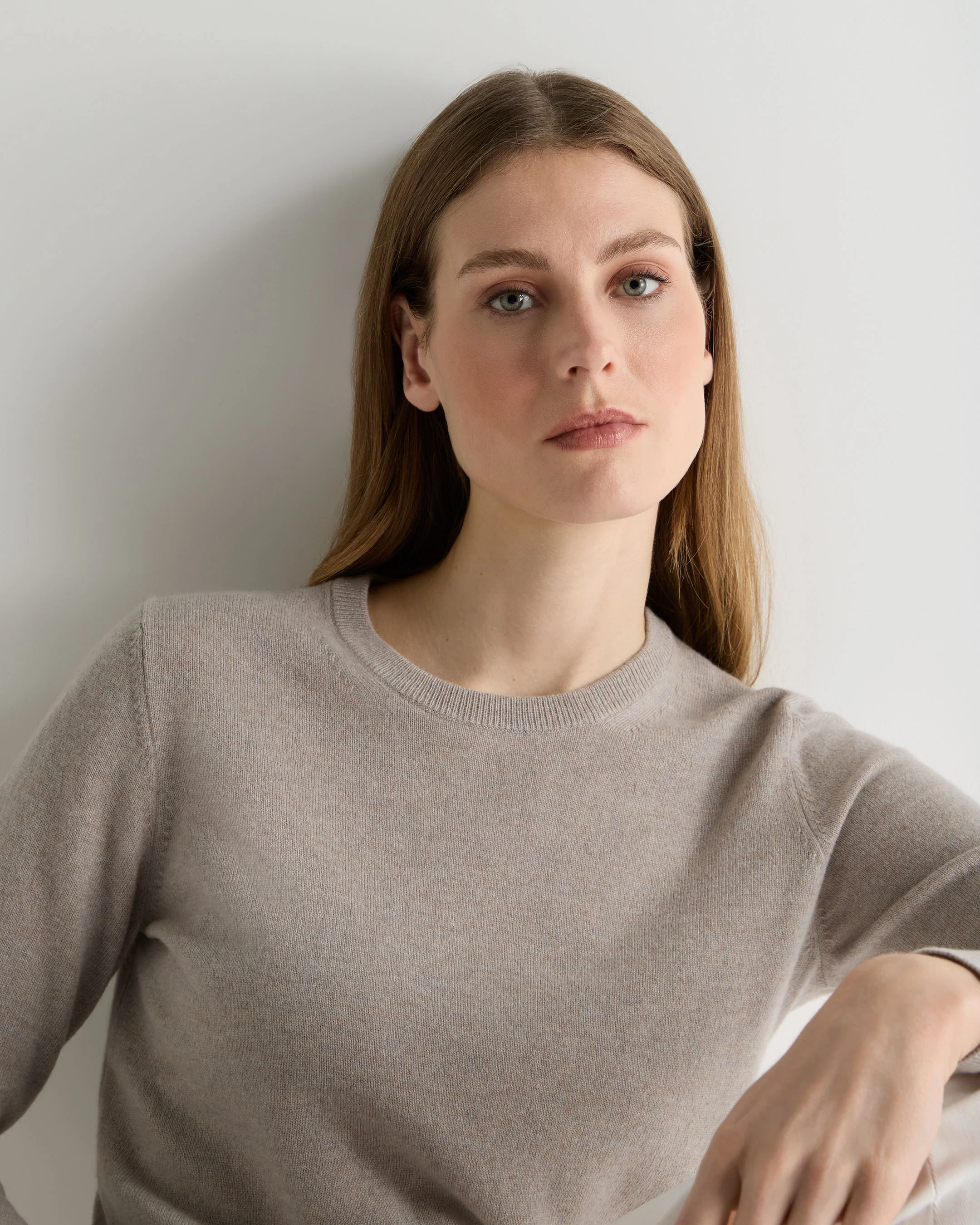 Women's Evie Classic Round Neck Cashmere Jumper Oat Grey - Image 5