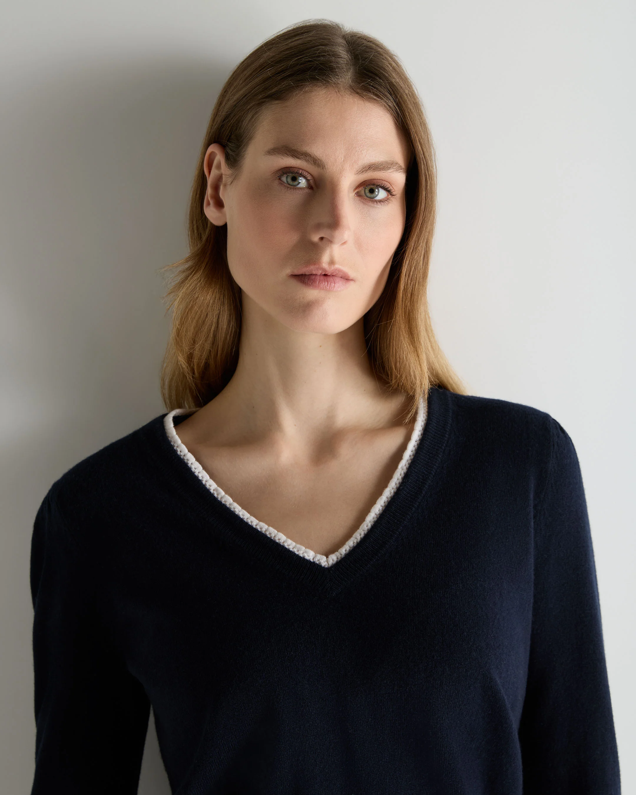 Women's Lace Trim V Neck Cashmere Jumper Navy Blue - Image 5
