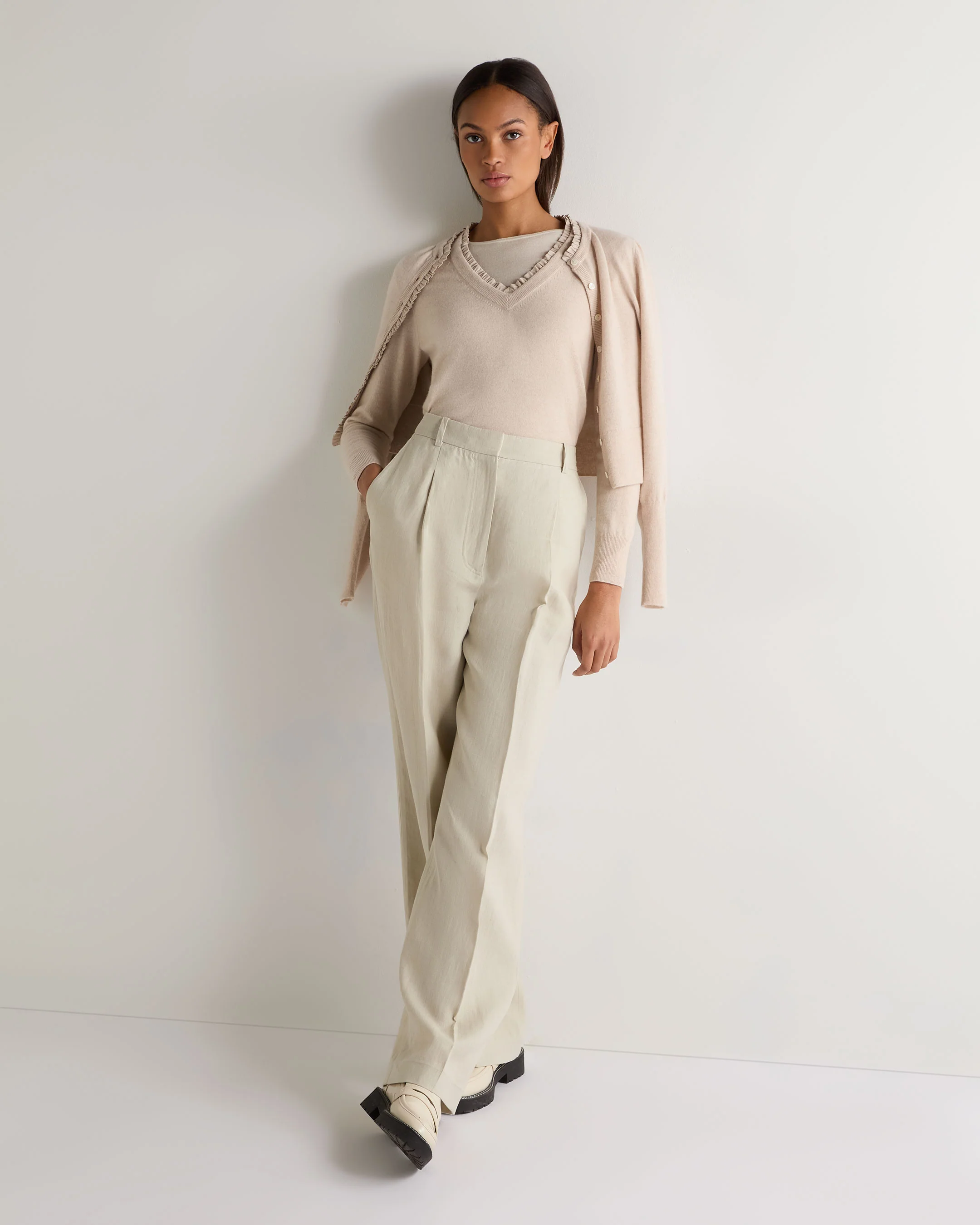 Women's Ruffle Trim V Neck Cashmere Jumper Ecru White - Image 3
